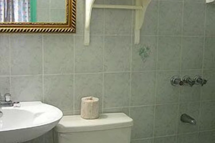 Room 10 of 32