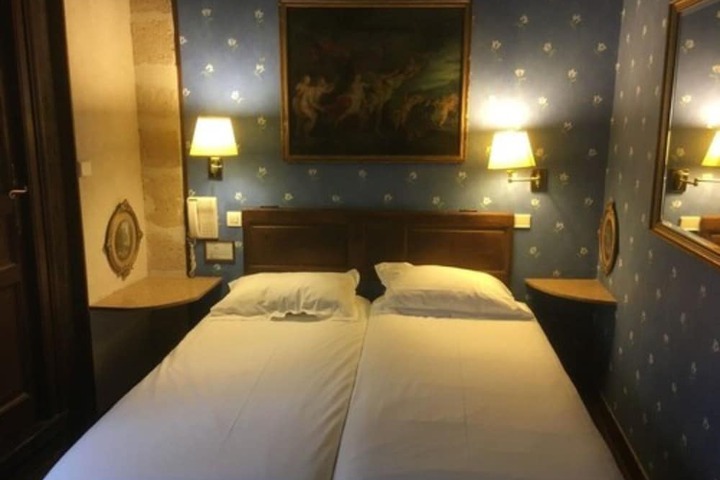 Room 10 of 45