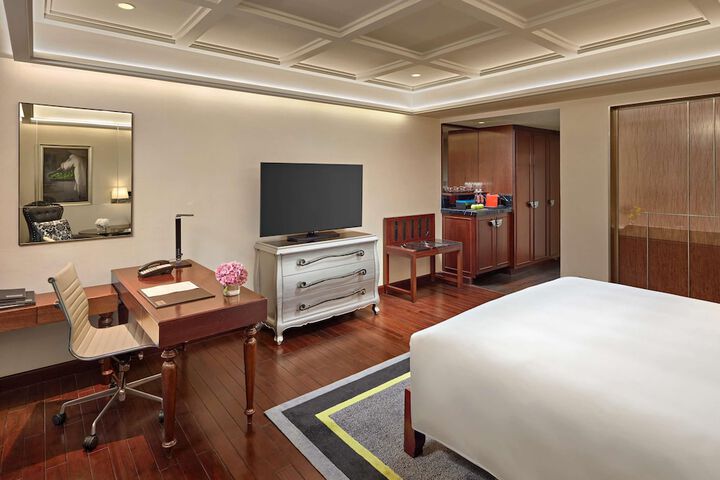 Room 15 of 106