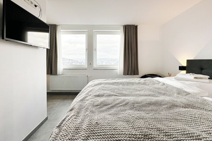 Room 52 of 179