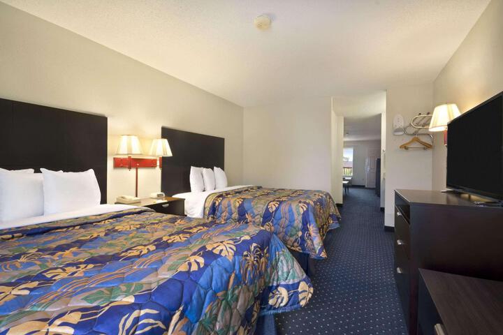 Double Accessible King Size Bed (6 of 8)