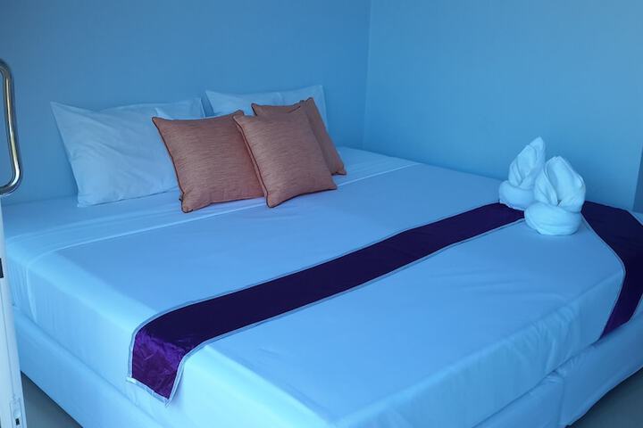 Room 10 of 37
