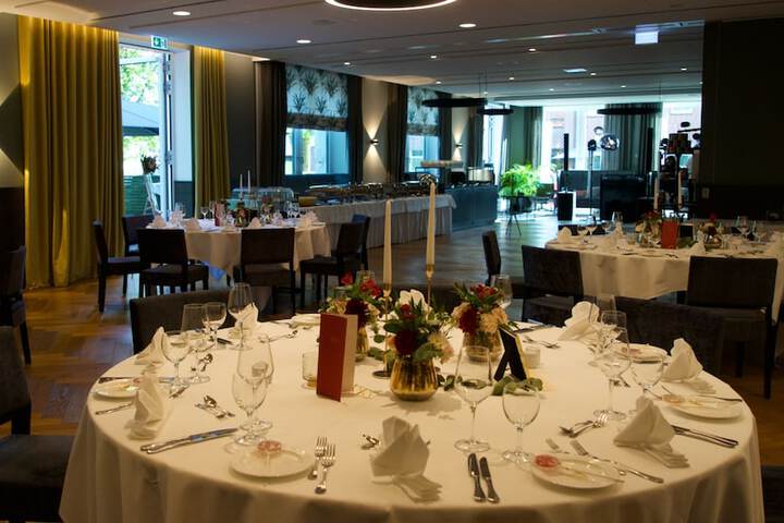 Ballroom/Hall 77 of 131