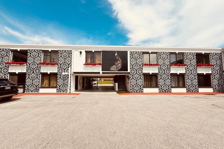 Hotel 75 of 77