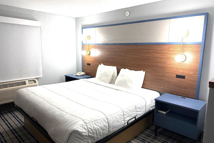 Room 11 of 27