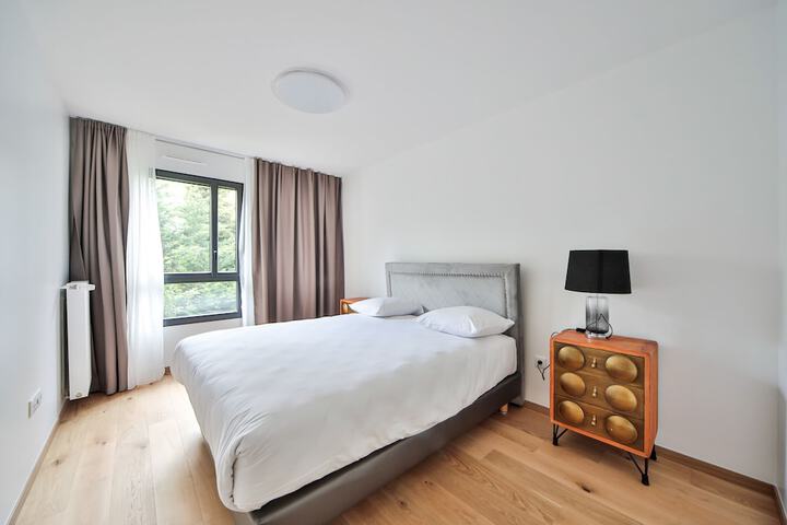 Room 4 of 60