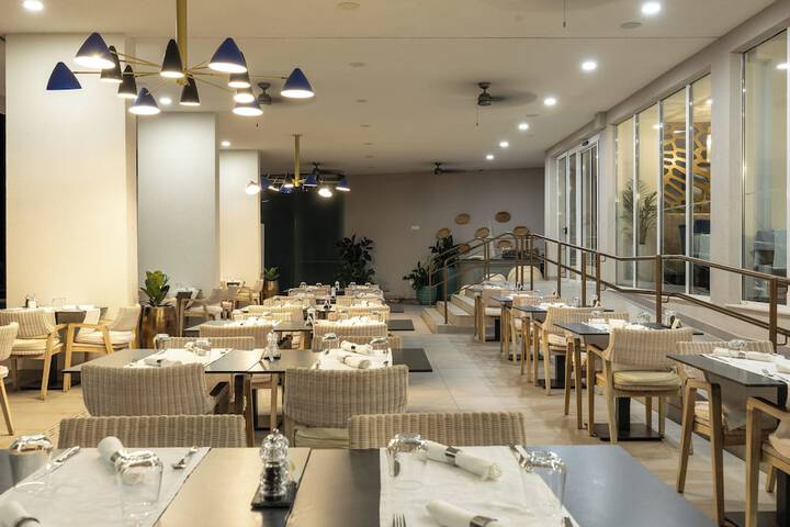 Dining 74 of 81