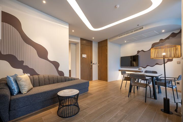Room 48 of 132
