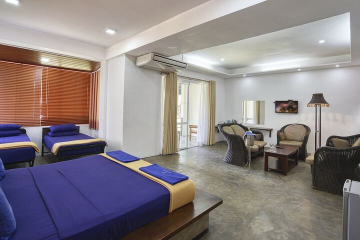 Room 4 of 36