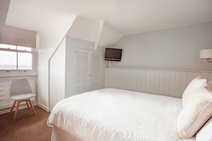 Room 14 of 83