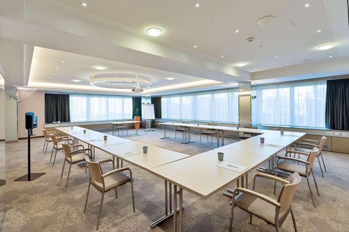 Business Center 84 of 101