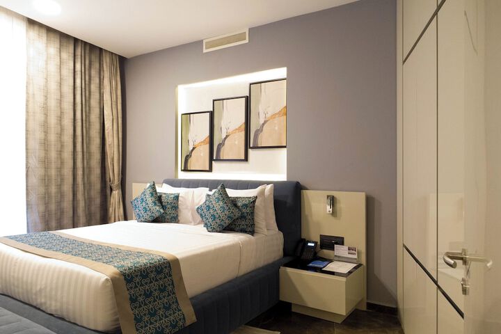 Room 10 of 24