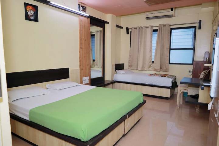 Room 13 of 20
