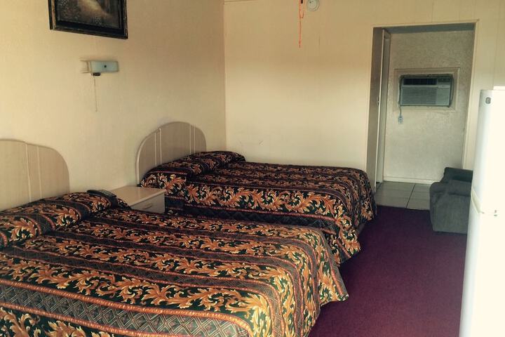 Room 4 of 9
