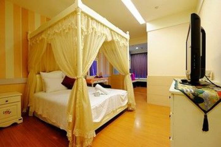 Room 27 of 42