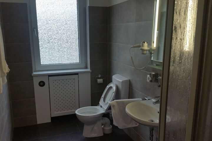 Room 16 of 26