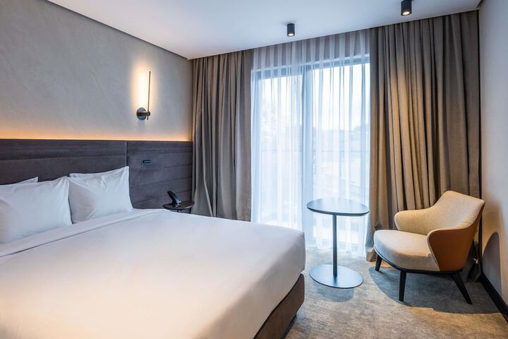 Room 34 of 100