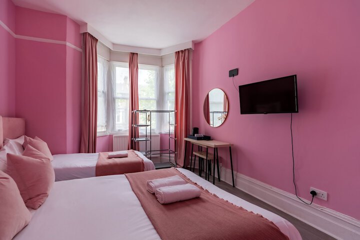Room 53 of 146