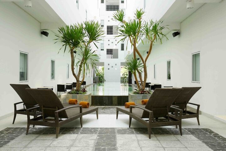 Pool Hotel