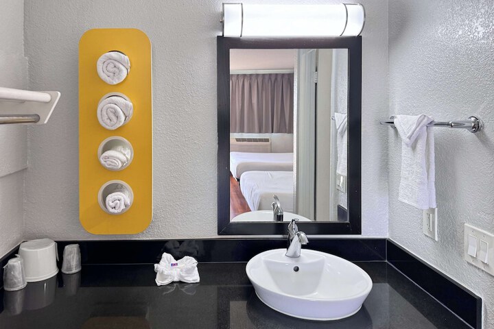 2 Queen Beds Refrigerator (4 of 10)