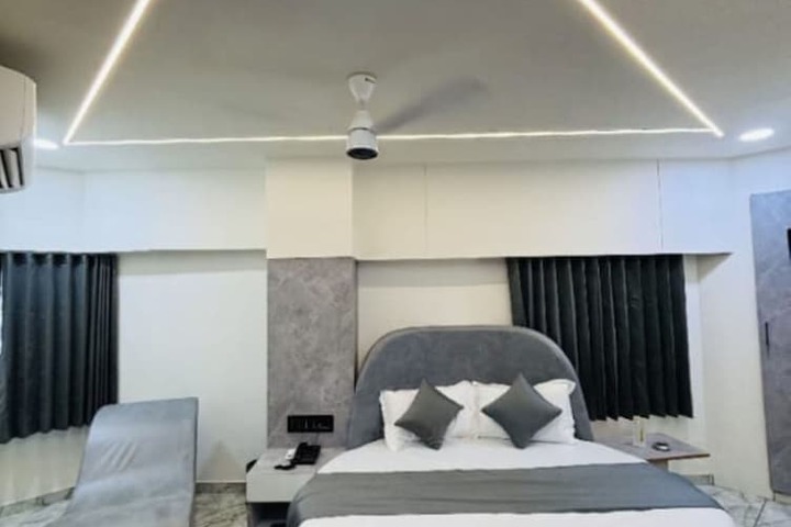 Room 6 of 25