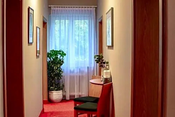 Room 15 of 18