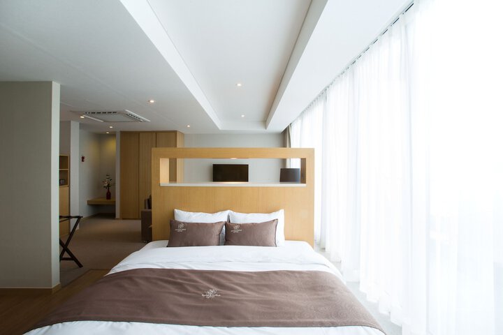 Room 11 of 145