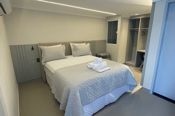 Room 10 of 27