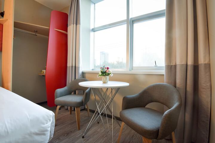 Room 4 of 24