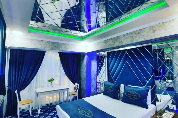 Room 4 of 16