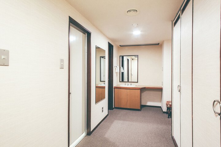 Room 13 of 71