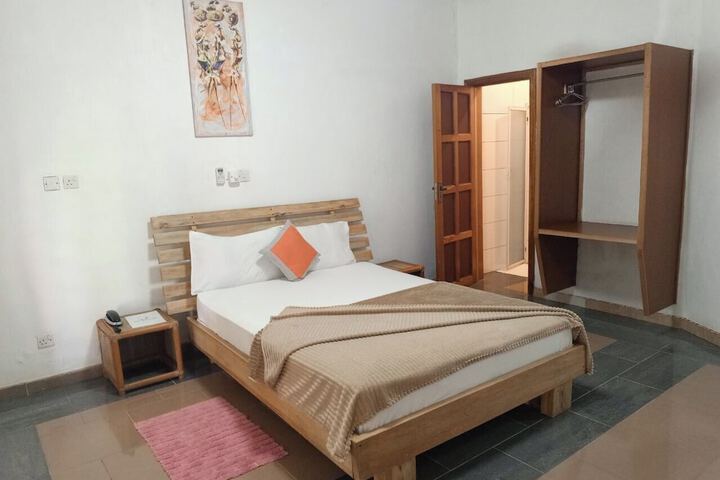 Room 8 of 32