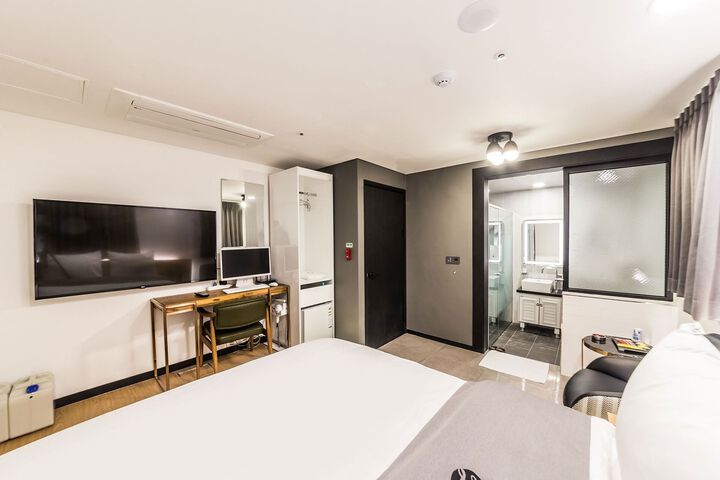 Room 38 of 165