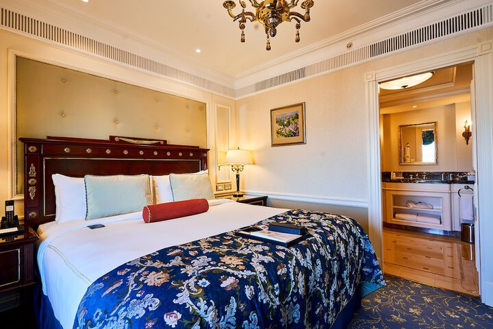 Room 28 of 63
