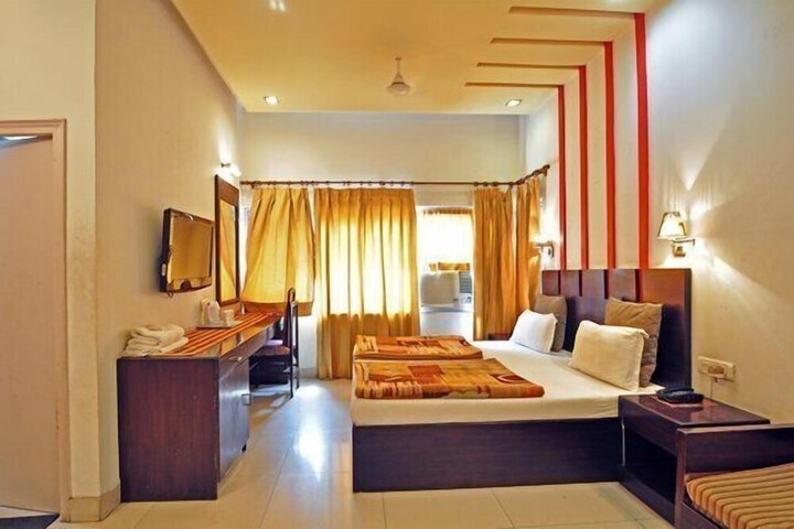 Room 9 of 19
