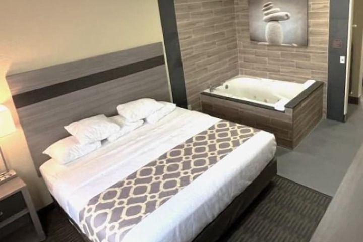 1 King Bed (1 of 11)