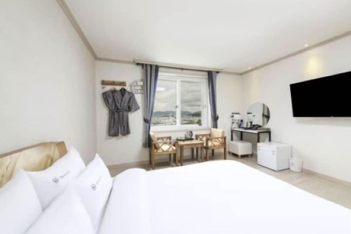 Room 18 of 37