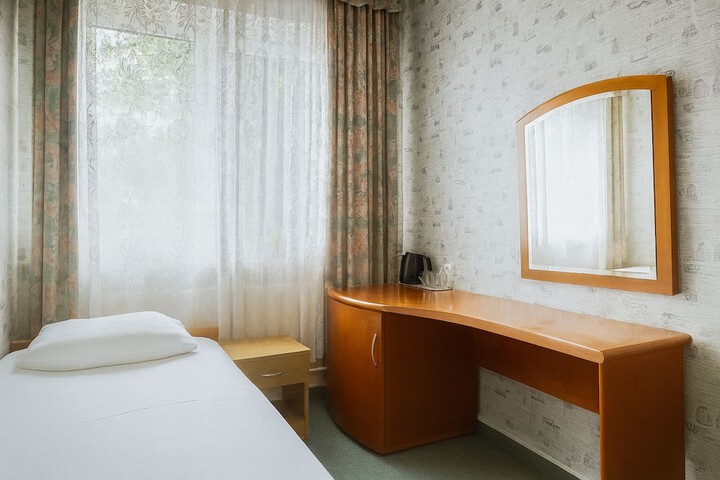 Room 33 of 81