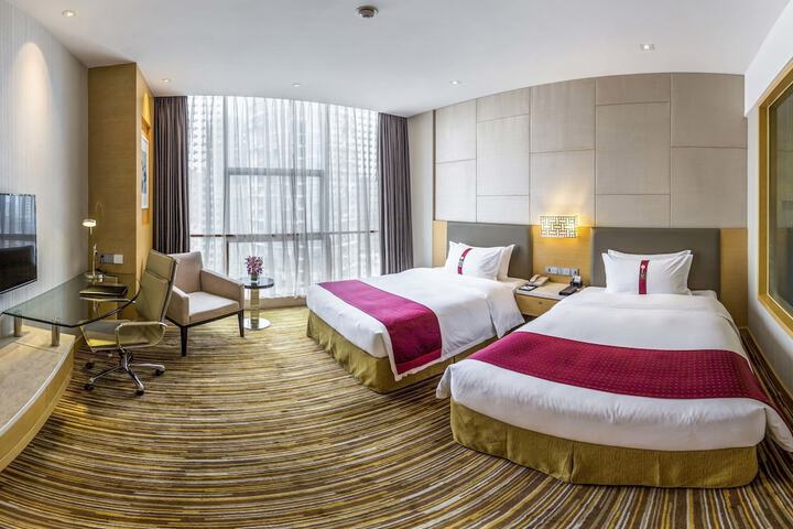 Room 3 of 117