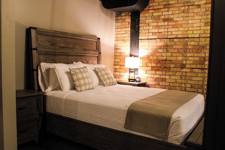 Room 9 of 42