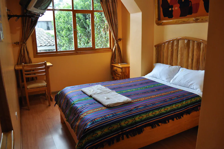 Room 5 of 10