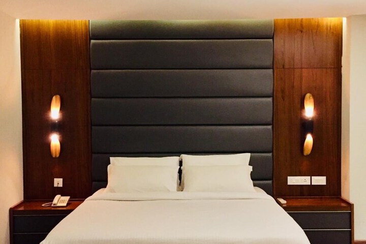 Room 8 of 32