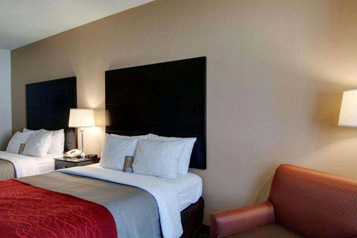 2 Queen Beds (12 of 12)