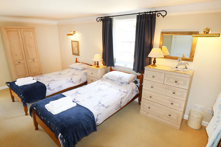 Room 2 of 8