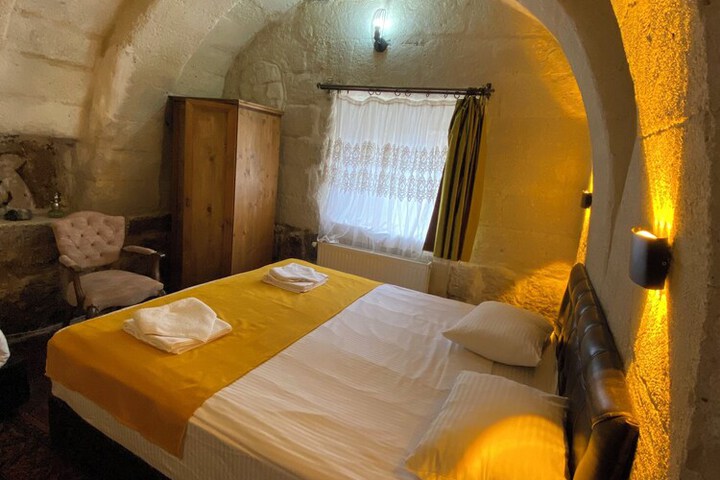 Room 17 of 28