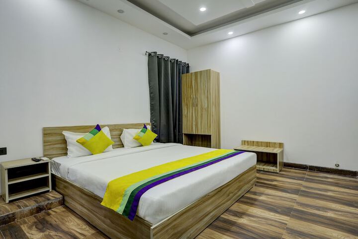 Room 16 of 38