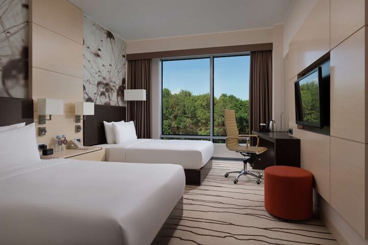 Room 18 of 116