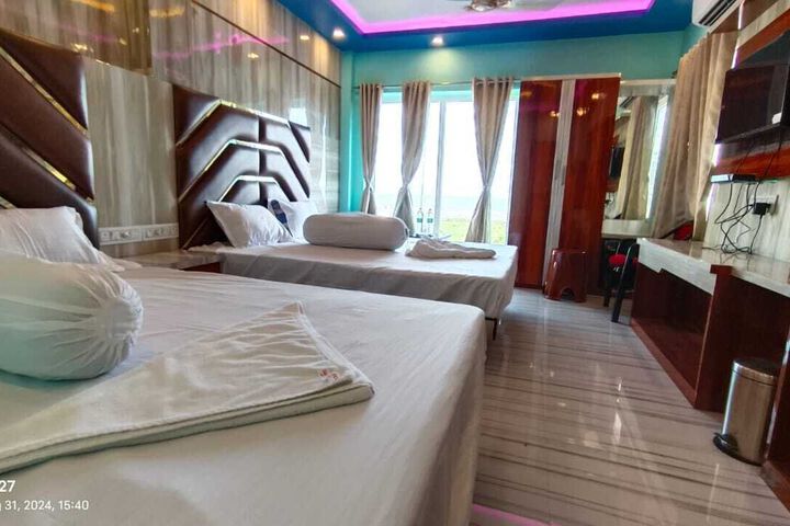 Room 17 of 28