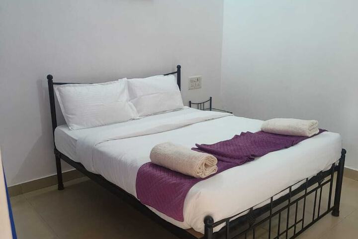 Room 3 of 9