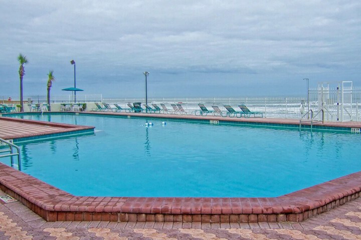Hotel with Pool